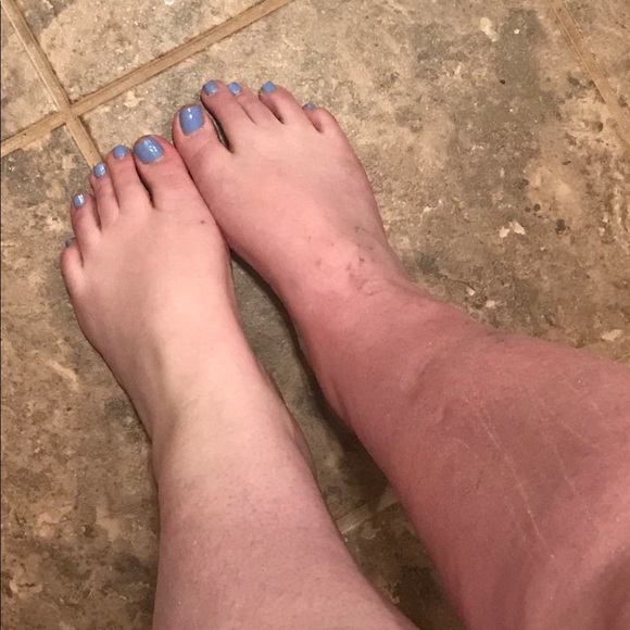 Meet your Posher, Jenn 💙 - Picture 5 of 6